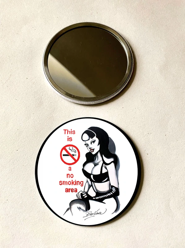 Dámské zrcátko "This is a no smoking area"